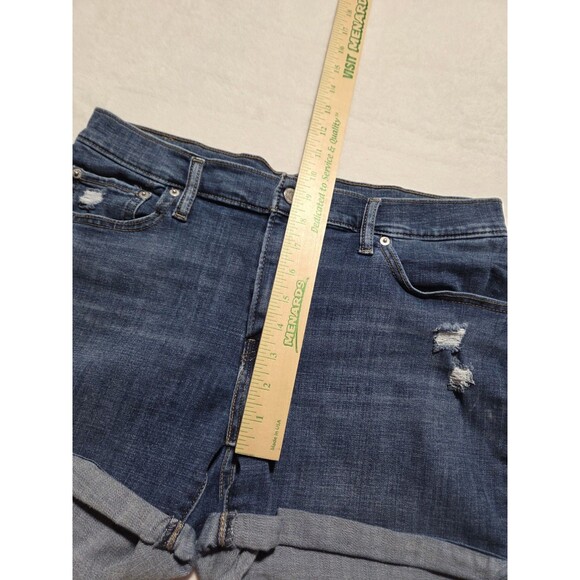Levis Mid Length Shorts Womens 32 Medium Wash Denim Distressed Cuffed - Picture 8 of 9